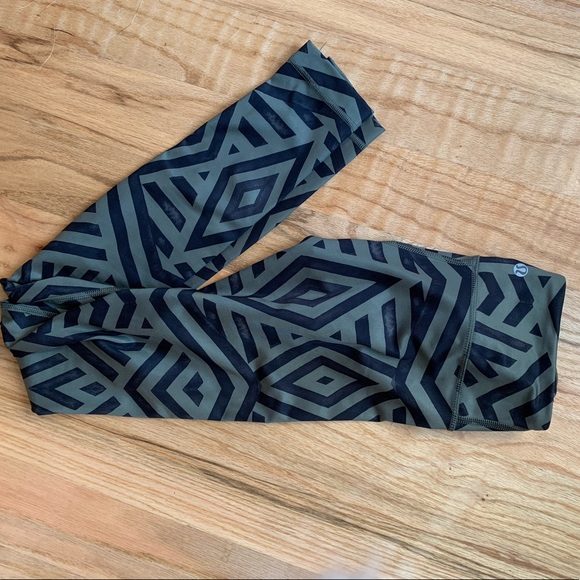 Lululemon Wunder Under Olive Tribal Print - Picture 3 of 3